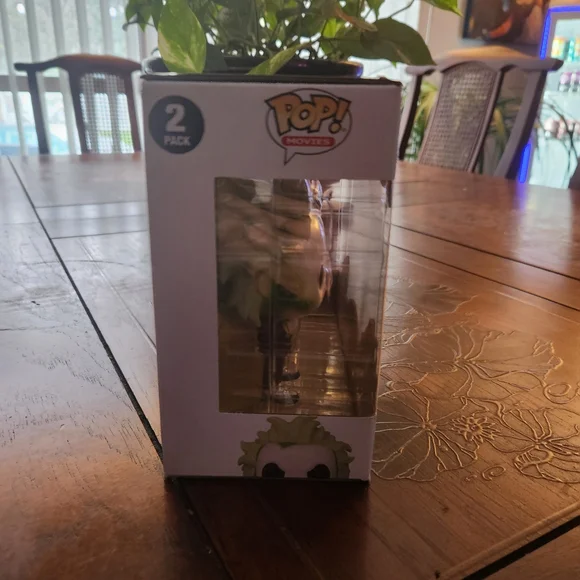 Funko Pop! Beetlejuice & Lydia Deetz 2-Pack - Picture 2 of 5